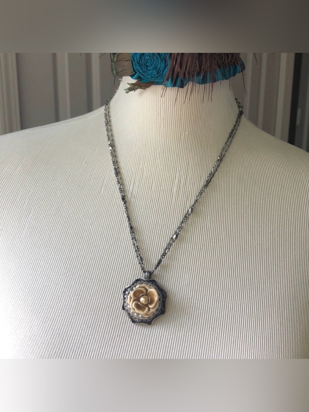 Two-Tone Ollipop Vintage Victorian Floral Medallion Necklace in Silver & Gold